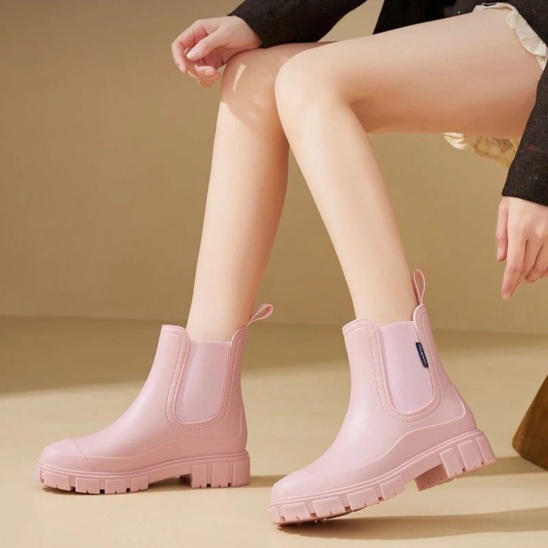 Women's Ankle Boots Chelsea Round Toe Lug Sole Pull Tabs – Daytime Outing