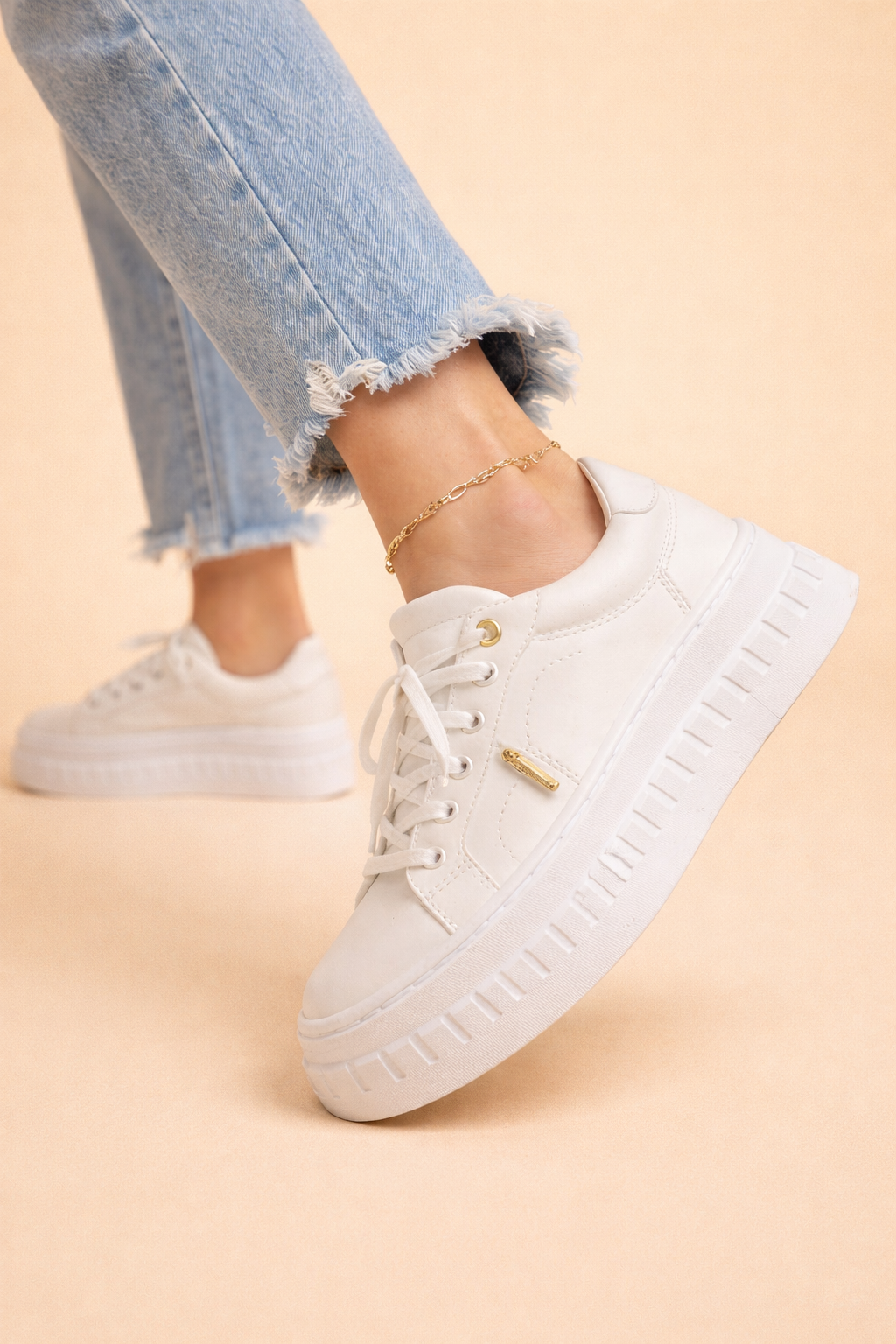Women’s Sneakers Lace-Up Platform Sole Rounded Toe – City Shopping