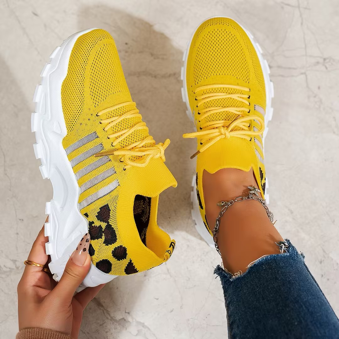 Women’s Sneakers Lace-Up Rounded Toe Textured Sole – Weekend Errands