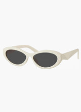 Women's Slim Oval Sunglasses Tinted Lens Pointed Frame – Beach Vacation